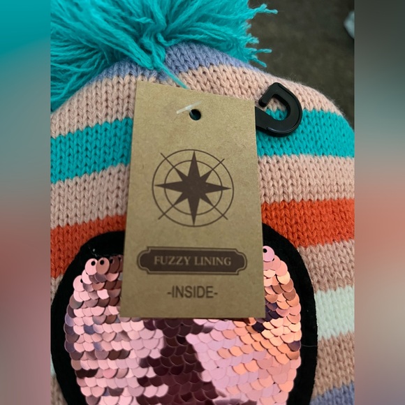 Fanes Paul youth girl’s hat and matching mittens. NWT. - Picture 7 of 8